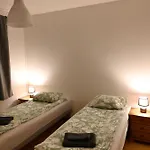 Arcticleaf, Private Parking, Sauna, Yard * רובניימי