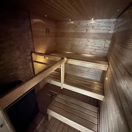 Arcticleaf, Private Parking, Sauna, Yard *