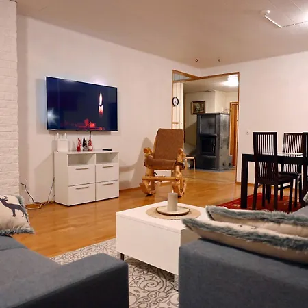 Arcticleaf, Private Parking, Sauna, Yard Villa *
